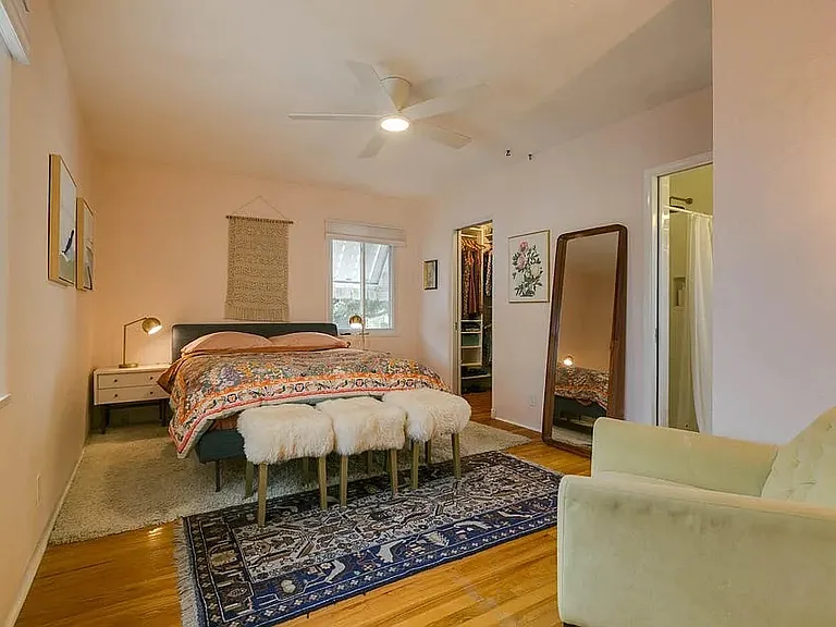 219 Montclaire NE — Photo 3