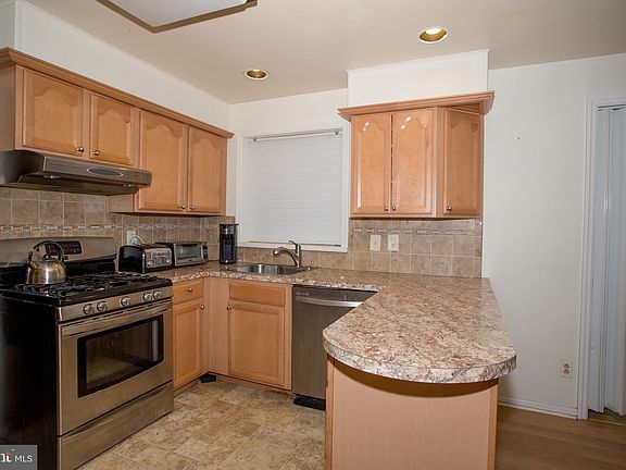 5th image of 208 Whitekirk Dr