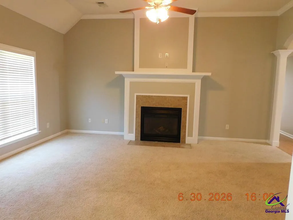 3 bed, 2.0 bath, 1499 sqft, $1,750 — Photo 3