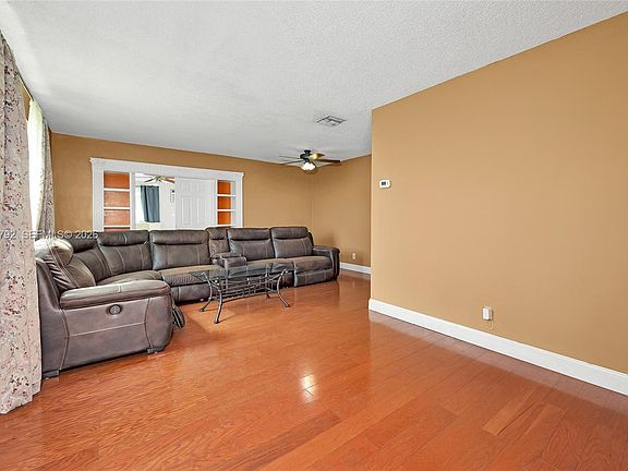 5th image of 220 SW 65th Ave