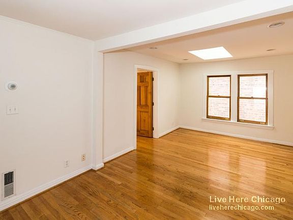 5th image of 3246 N Richmond St #2