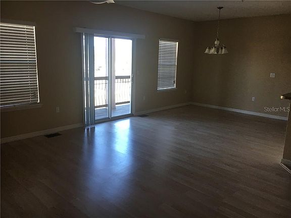 3rd image of 1652 Scarlet Oak Loop #571