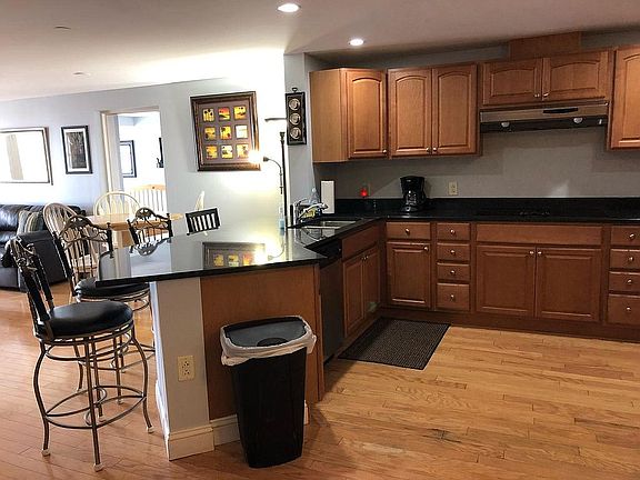 5th image of 1 E Grand Ave APT 410