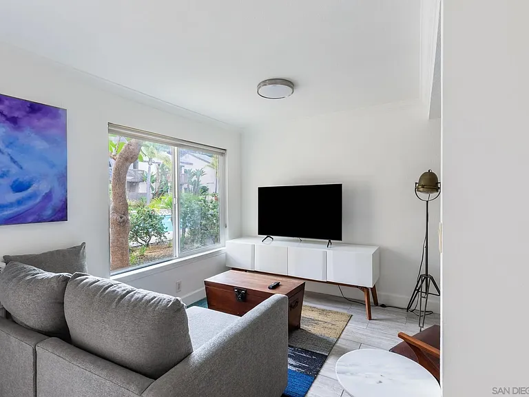 8529 Villa La Jolla Dr #E — Photo 6