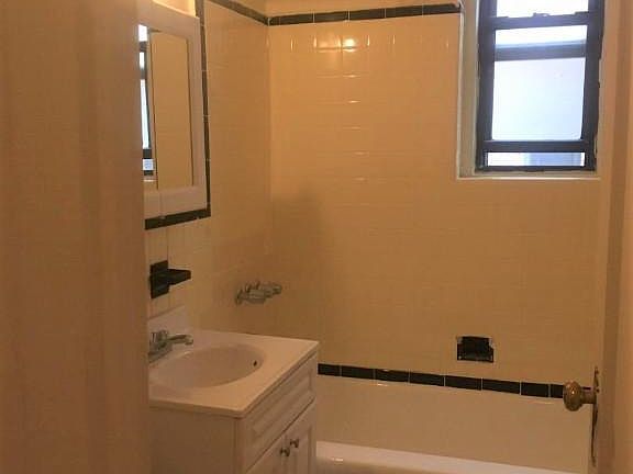 5th image of 4325 43rd St APT 4A