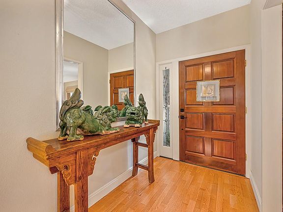 4th image of 605 Cleveland Street