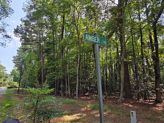3rd image of 27-32A Amber Rd