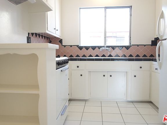 4th image of 1228 N Beachwood Dr #8