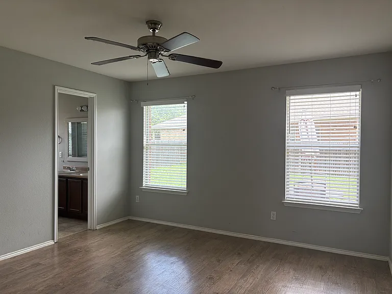 1034 W South St — Photo 13