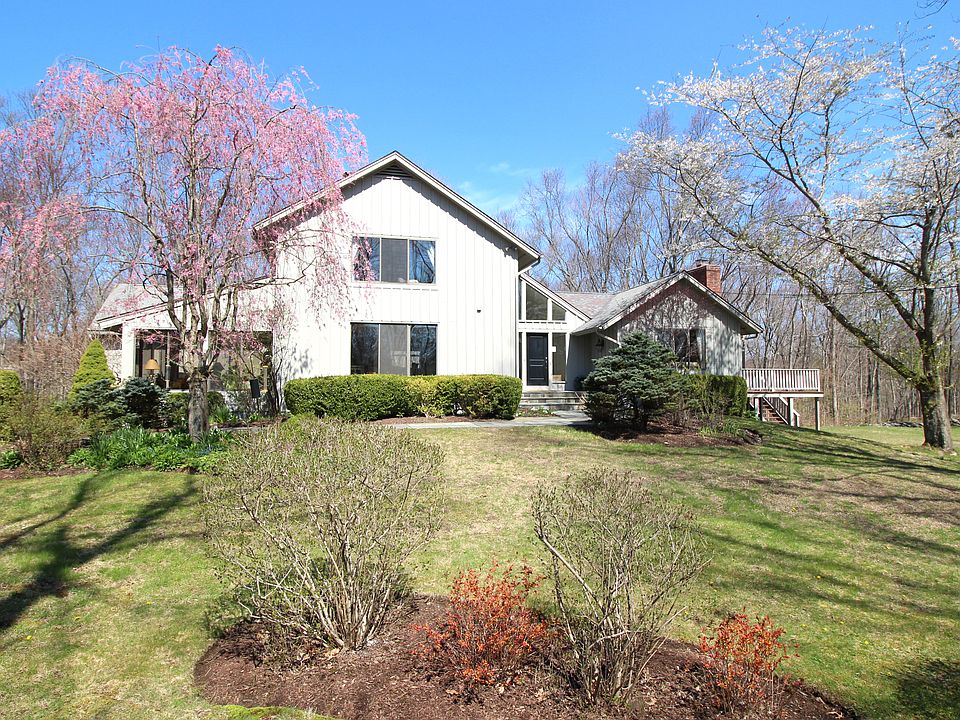 Welcome to 27 Spectacle Lane! This home is ideally located in one of Wilton's signature neighborhoods, just minutes to Wilton and Ridgefield Centers!