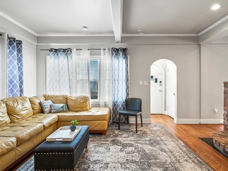 1506 S Florence Pl — Photo 2