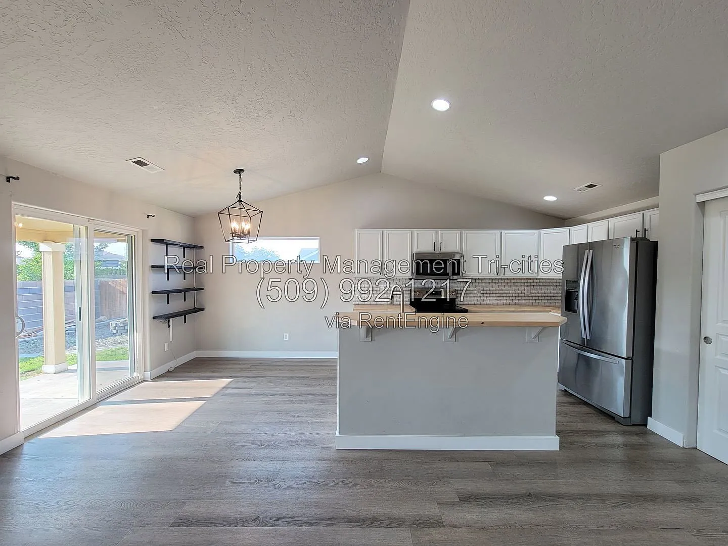 3 bed, 2.0 bath, 1412 sqft, $2,245 — Photo 3