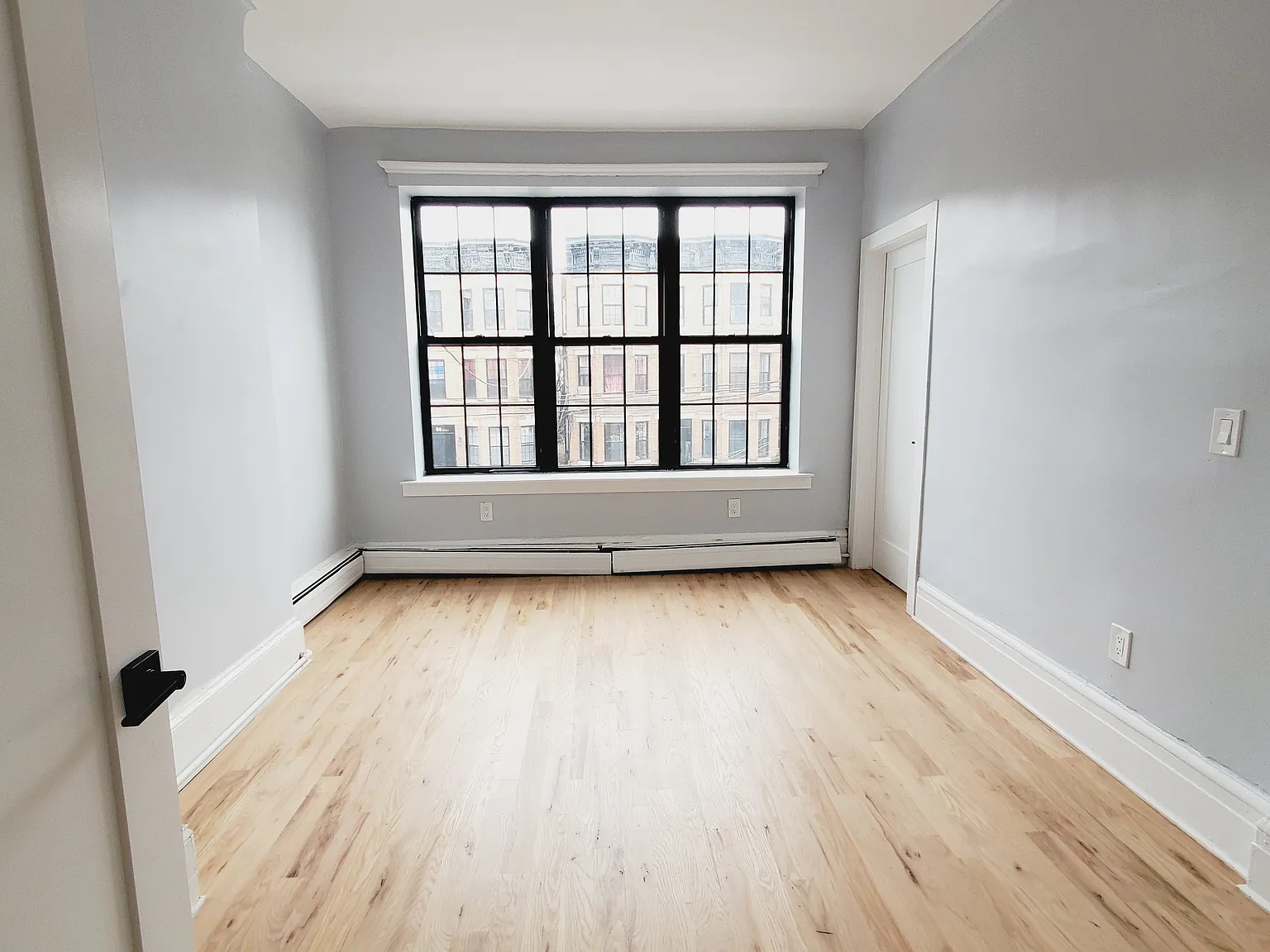 3 bed, 1000 sqft, $2,500 — Photo 4
