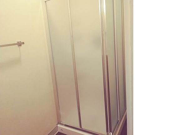 4th image of 516 11th St #2