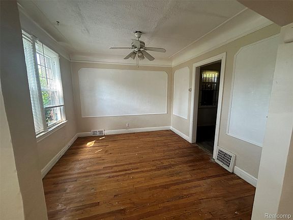 3rd image of 13067 Wade St