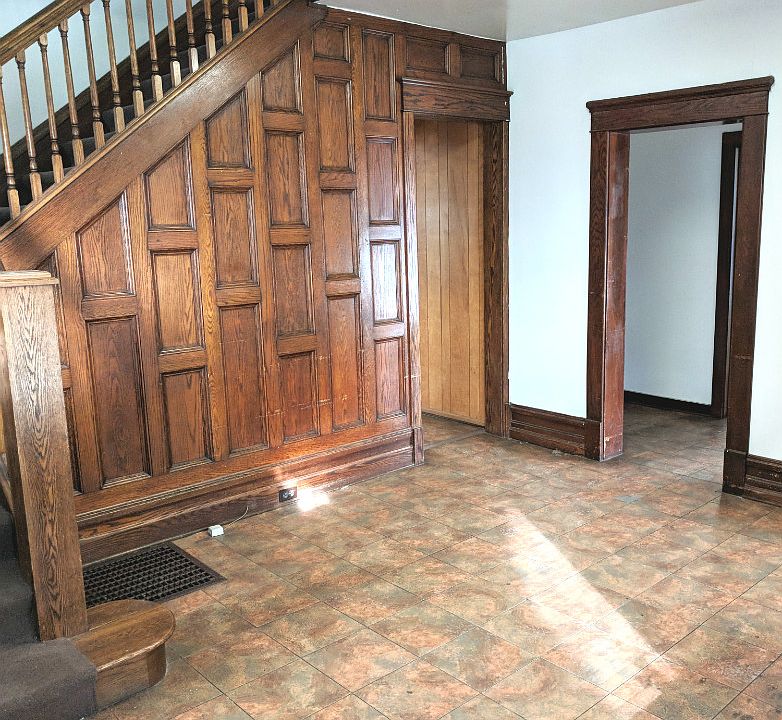 1st image of 117 E Hillsdale St #0