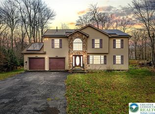 2127 Warwick Cir, Tobyhanna, PA 18466