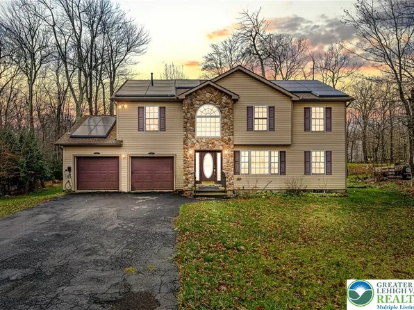 2127 Warwick Cir, Tobyhanna, PA 18466