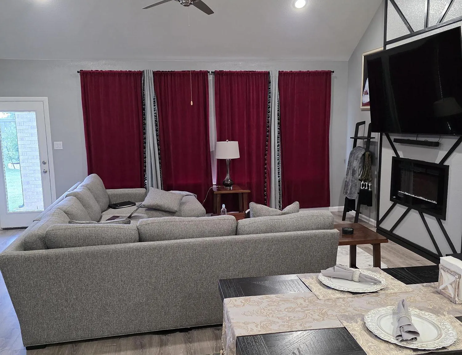 1 bed, 1.0 bath, 2300 sqft, $1,183 — Photo 3