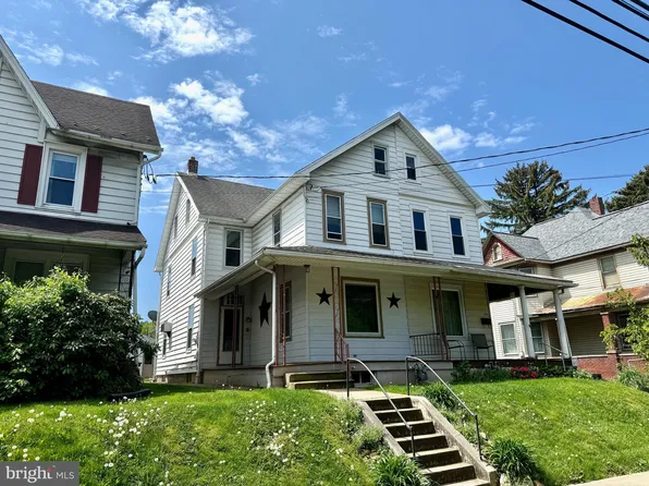 332 W Penn Ave, Robesonia, PA 19551
