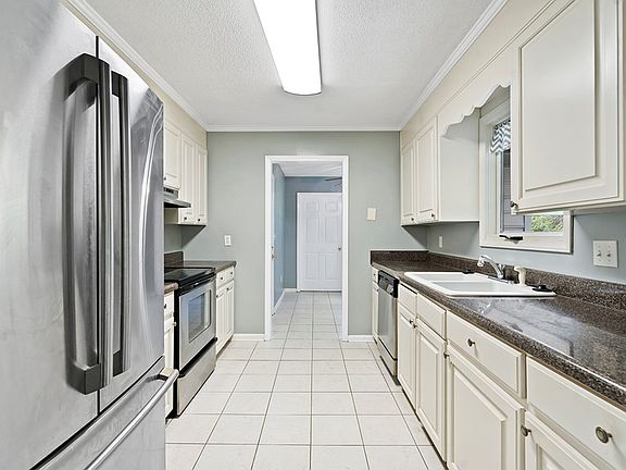 4th image of 115 Chatham Dr