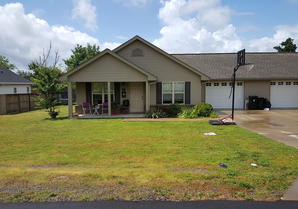 1st image of 1102 Hickory Ave #A