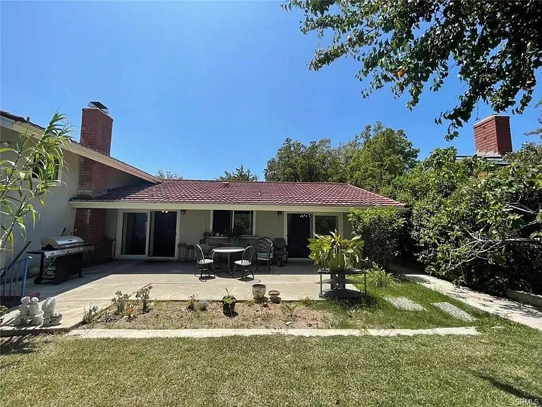 1420 Kensington Dr — Photo 5