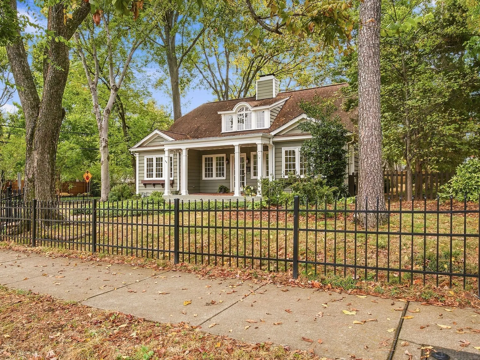 3 bed, 2.0 bath, 1928 sqft, $4,200 — Photo 3