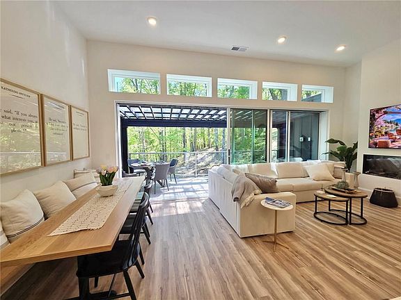 3rd image of 112 Waterview Ct