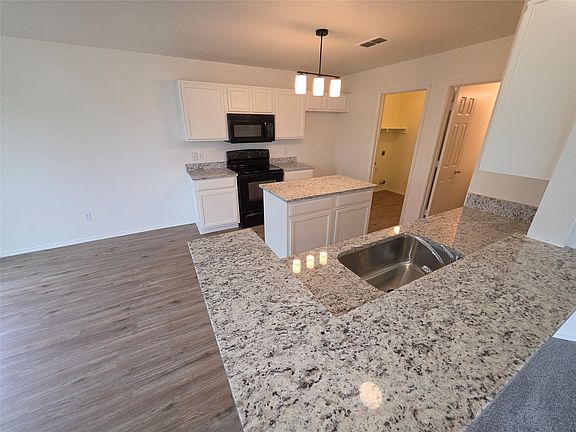 4th image of 1116 Dixon Ln