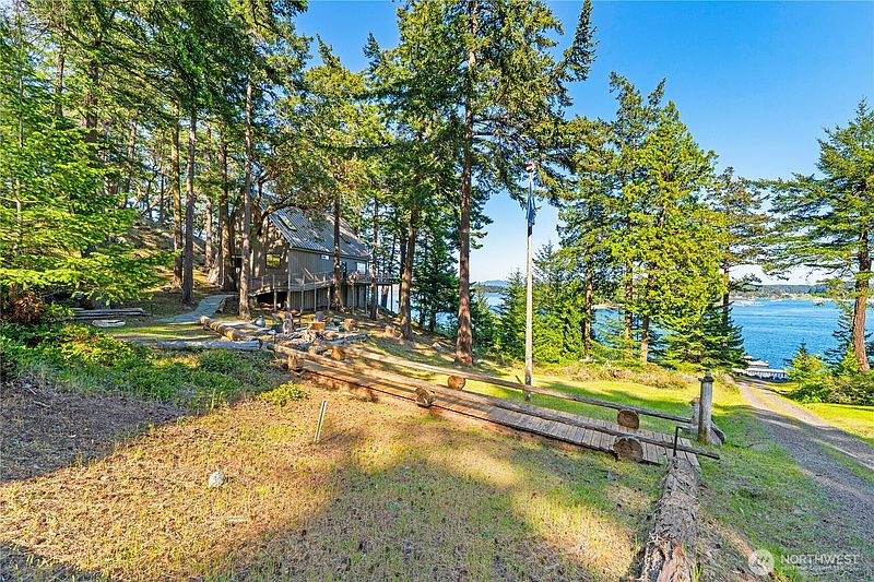 2nd image of 5 Nelson Trail