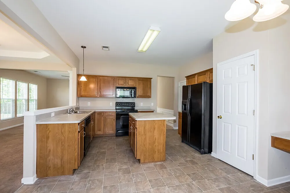 5 bed, 2.5 bath, 2382 sqft, $3,470 — Photo 4