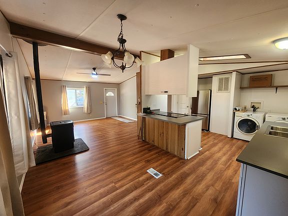 2nd image of 6621 Mathias Rd E