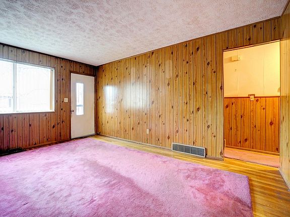 4th image of 1101 Matthews Dr