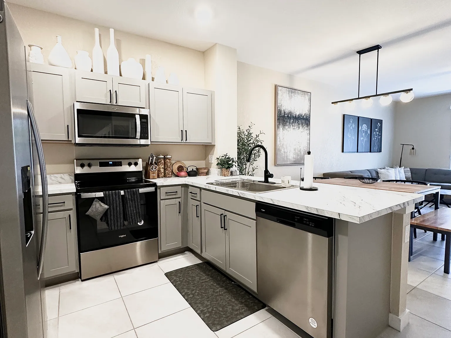 Bandol St, Riviera Beach — Photo 1