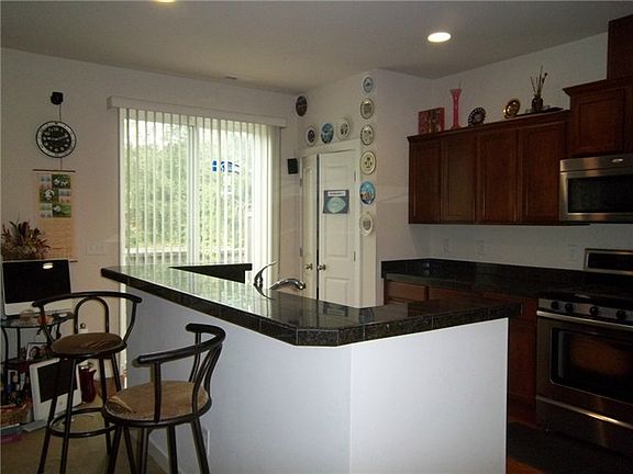 4th image of 1325 52nd St NE