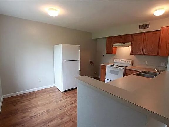 4th image of 7206 Twin Crest Dr APT 202