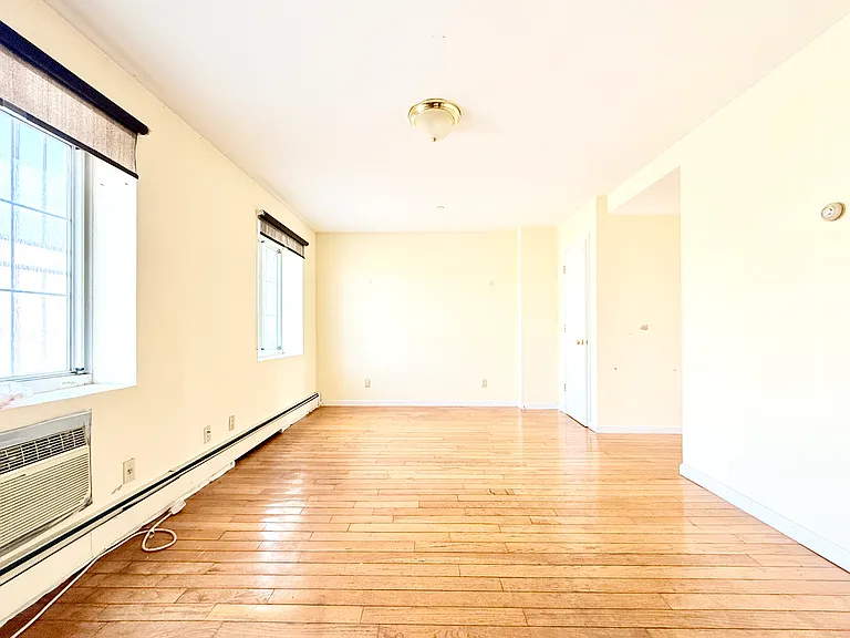 35-06 Leavitt St #7F — Photo 2