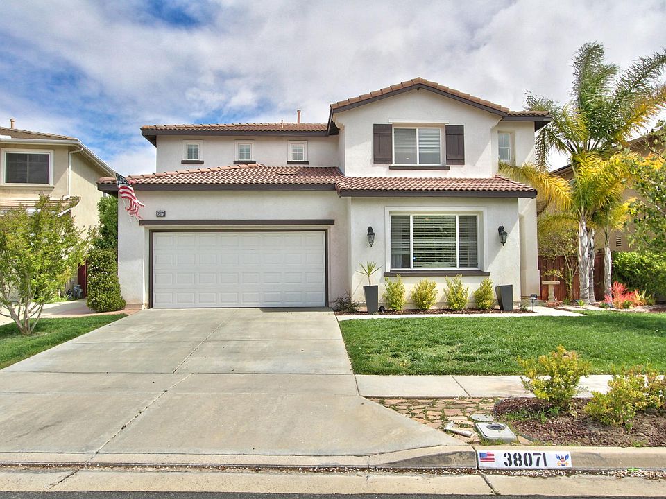 1st image of 38071 Copperwood St