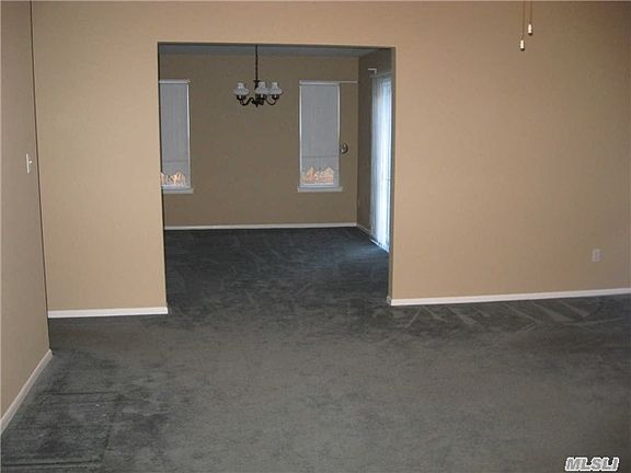 5th image of 8 Greenbriar Ct