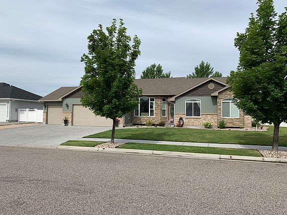 3rd image of 4240 Silverado Dr