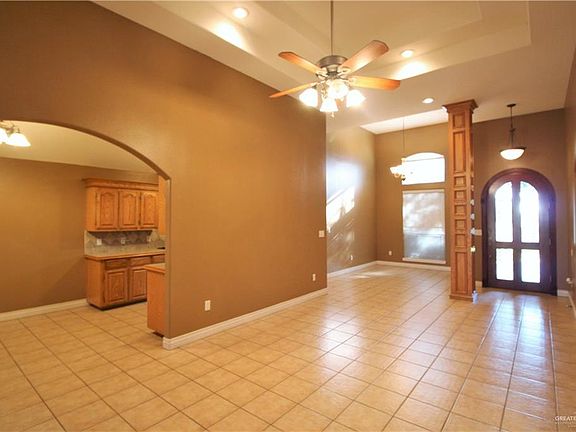 3rd image of 1819 Chandler Cir