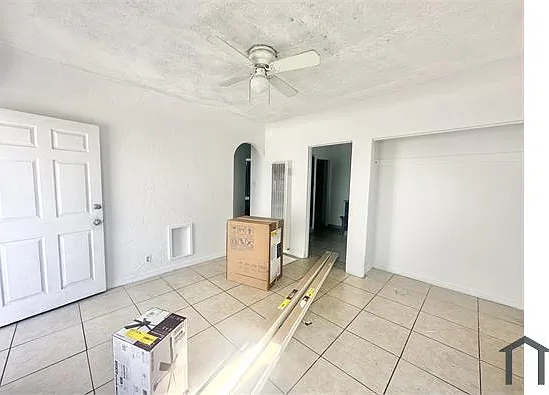 2651 1/2 S Cloverdale Ave — Photo 3
