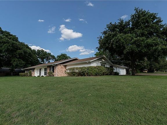 2nd image of 2101 Lake James Dr