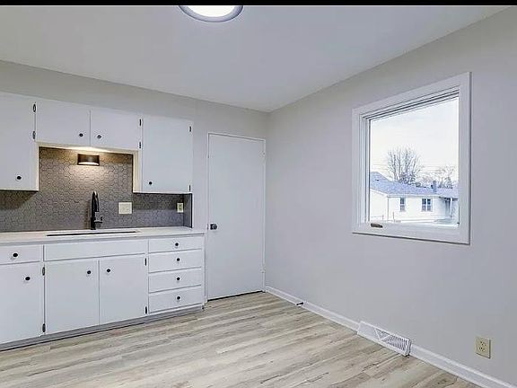 3rd image of 3616 Barretts Dr