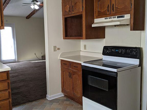 4th image of 200 S Elton Cir