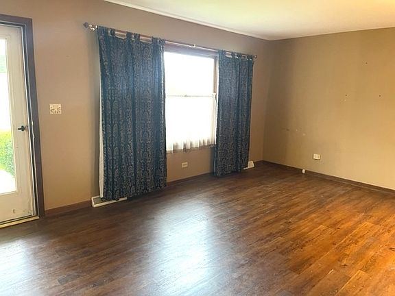 5th image of 323 Arrowhead Dr