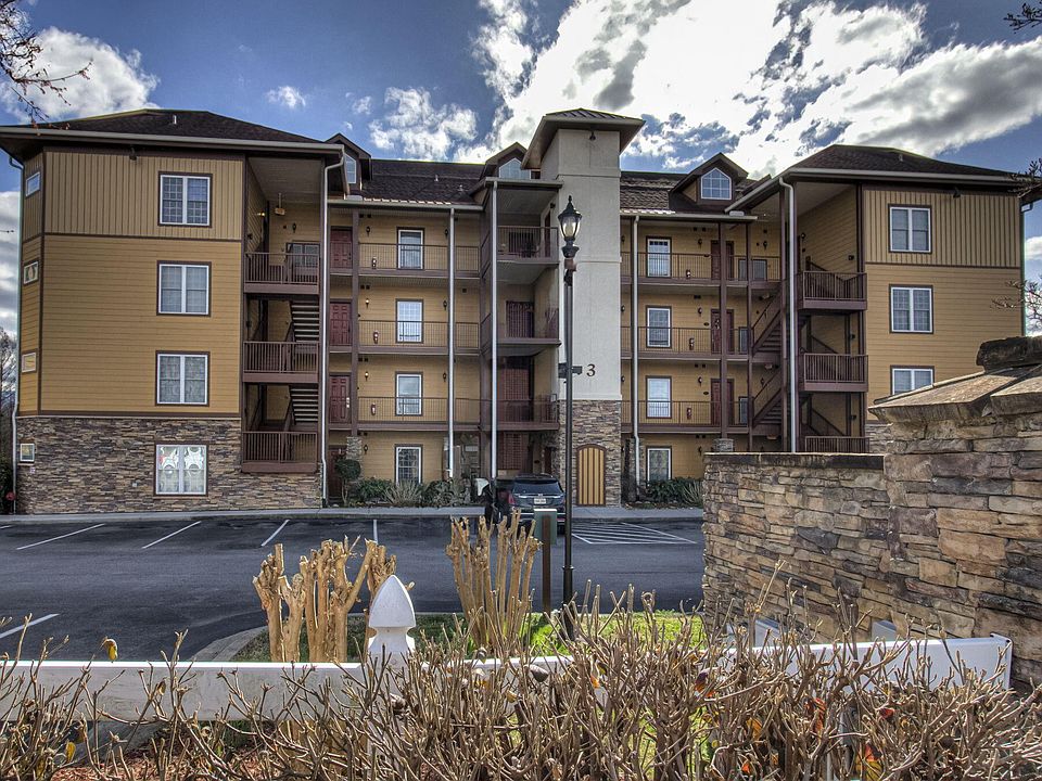1st image of 527 River Place Way