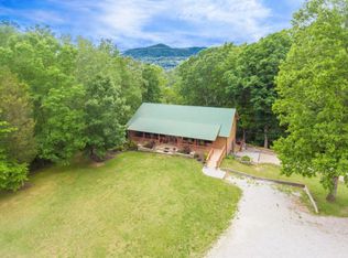 709 Norris Fwy, Rocky Top, TN 37769