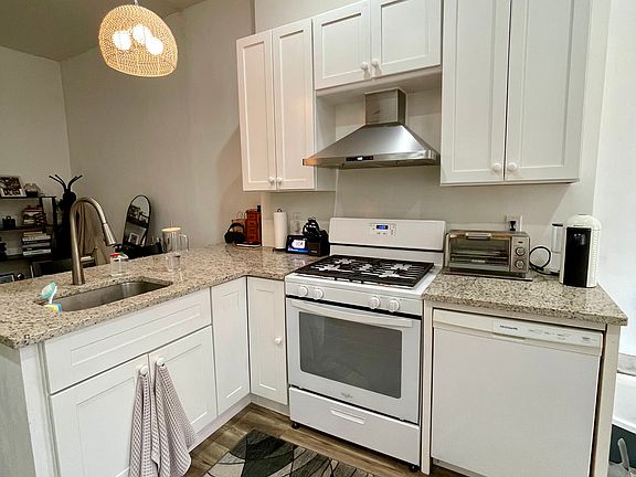3rd image of 334 Communipaw Ave APT 1